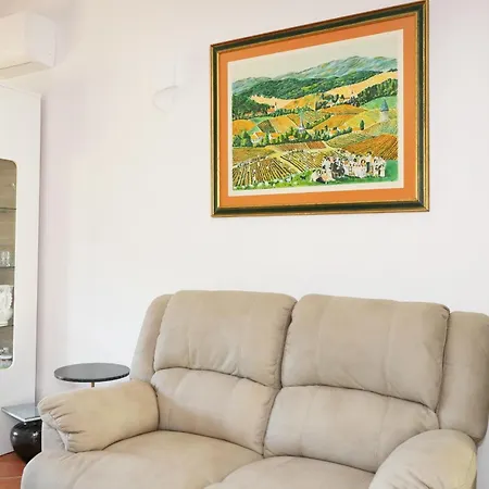 Διαμέρισμα Bella 300m Dalla